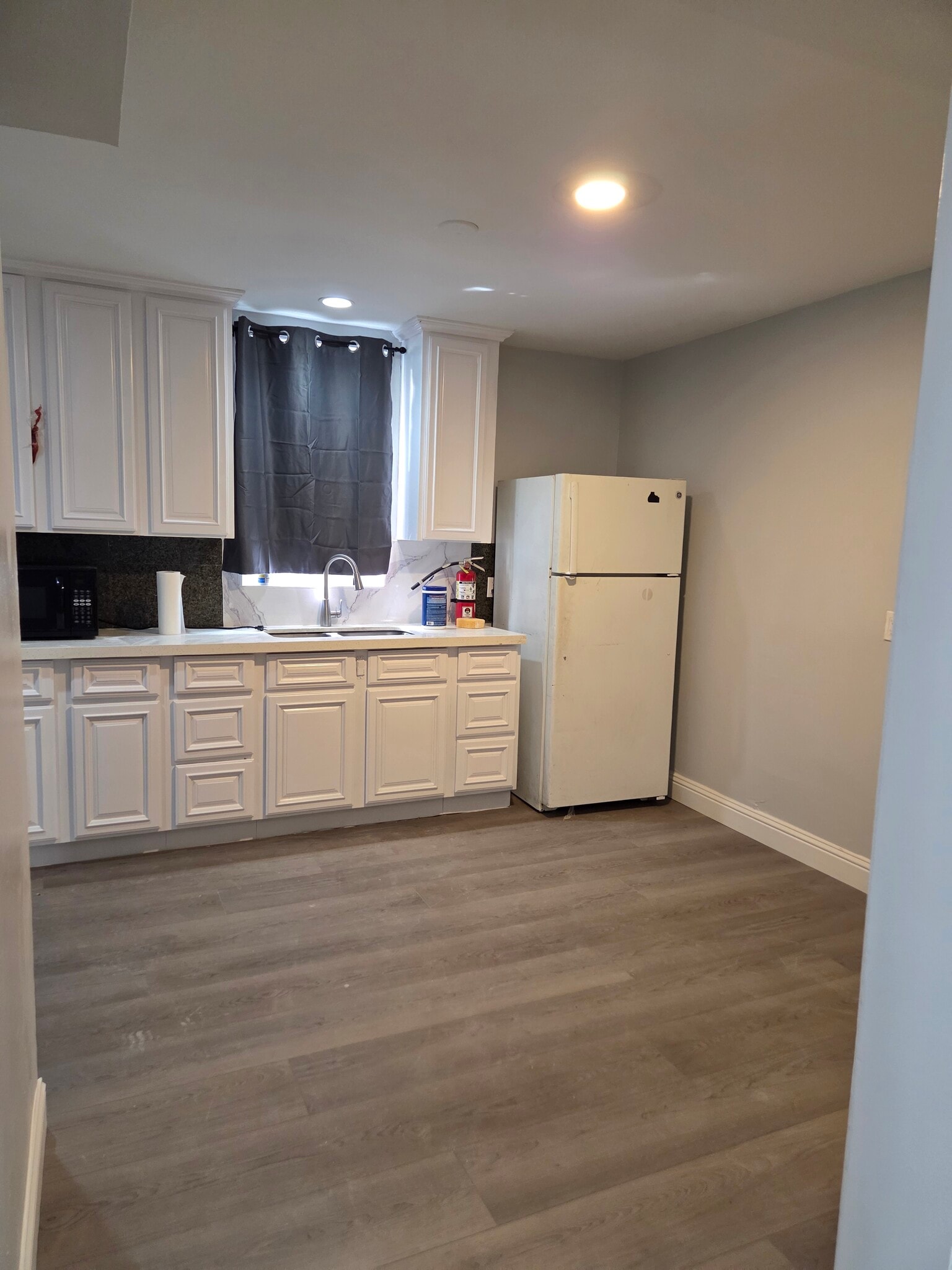 Building Photo - 468 S 6th St