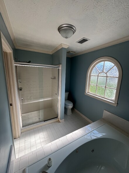 Building Photo - 2068 Lakewood Cir SW