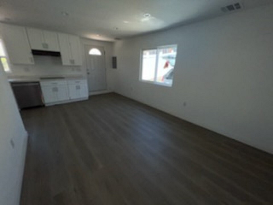 Building Photo - 10435 Las Lunitas Ave