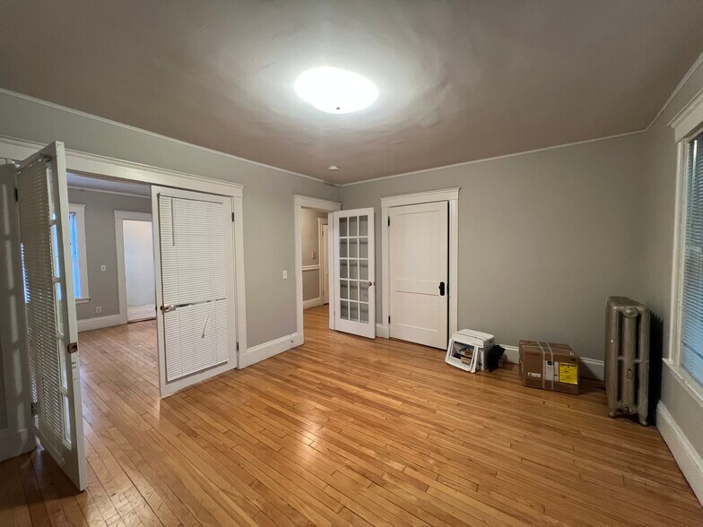 Building Photo - 11 Story St