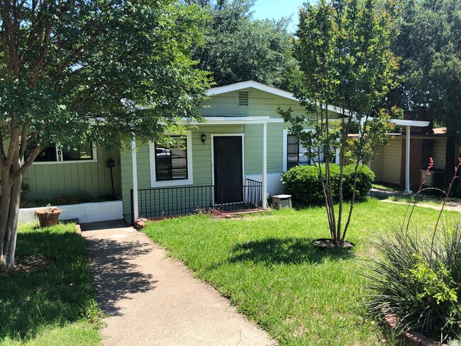 Primary Photo - QUAINT home near TCU!