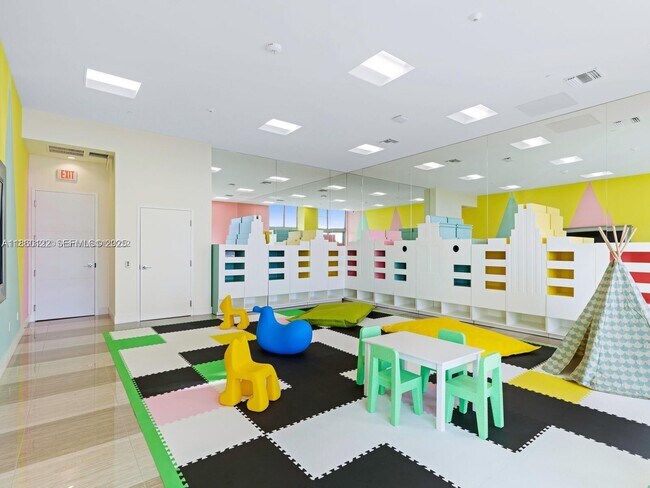 Building Photo - 2000 Metropica Wy