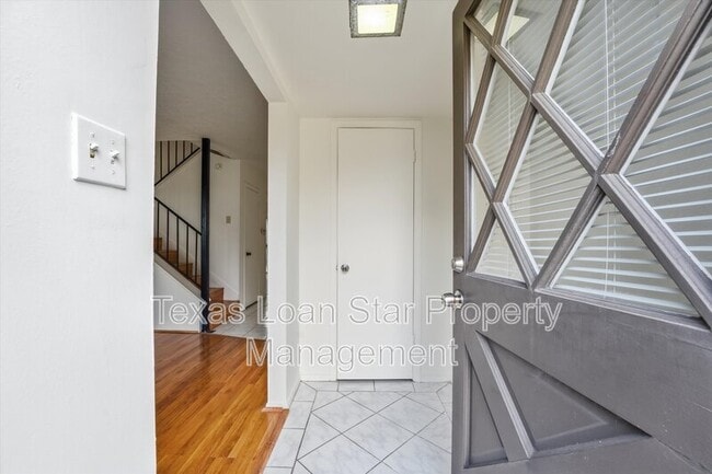 Building Photo - 12447 Sharpview Dr