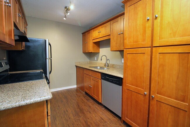 Building Photo - 4232-4232 SE Cesar Estrada Chavez Blvd
