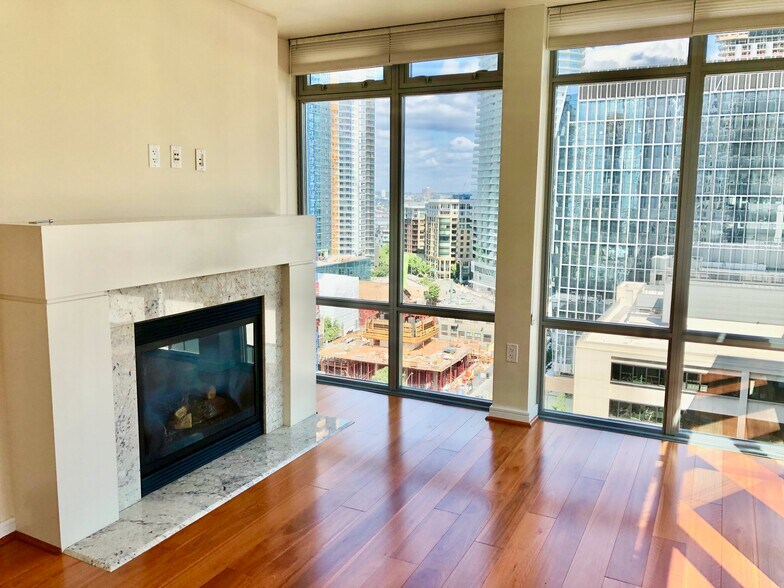 Living Room w/ Fireplace & View - 819 Virginia St