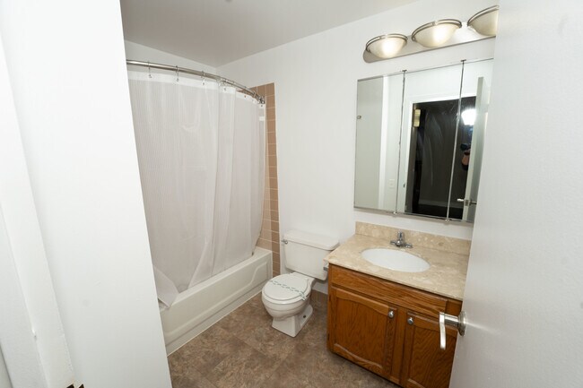 Building Photo - 100 W Chestnut St