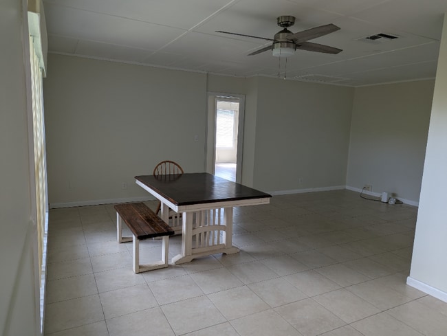Building Photo - 305 3rd St
