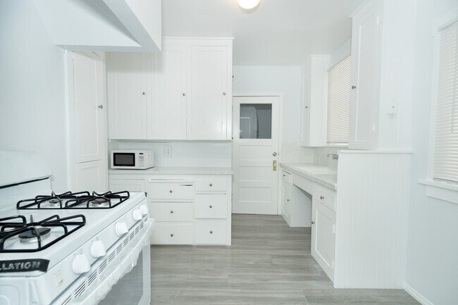 Building Photo - 2028 Meridian Ave