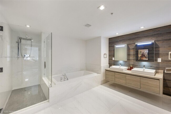 Building Photo - 400 Sunny Isles Blvd