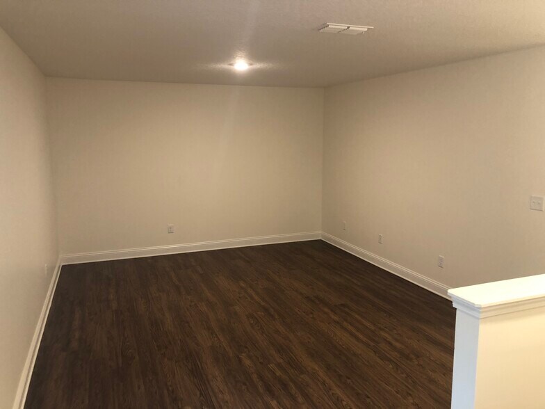 Building Photo - 3150 Creek Village Ln