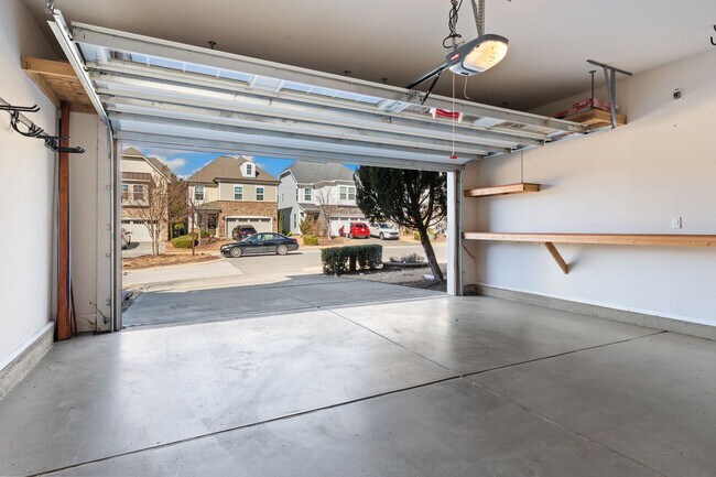 Building Photo - Beautiful 3-bedroom, 2.5-bath home in unbeatable Morrisville location