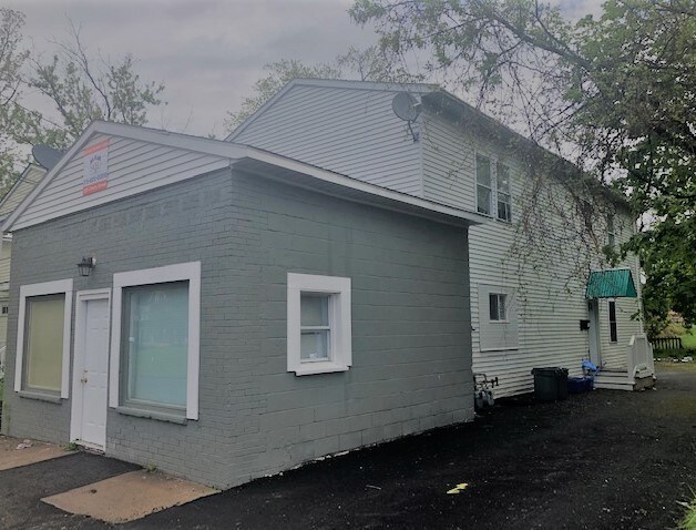 Building Photo - 205 Cherry St