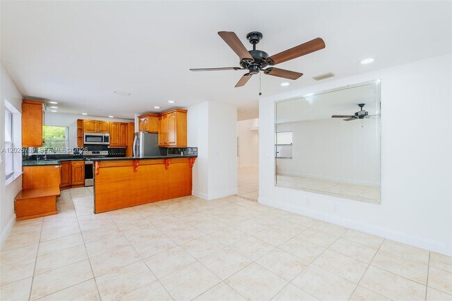 Building Photo - 305 S Ketch Dr