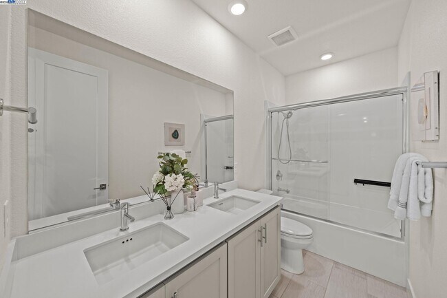 Building Photo - 318 Paradiso Ct