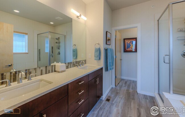 Building Photo - Discover this 3-bedroom, 2.5-bath townhome in Louisville!