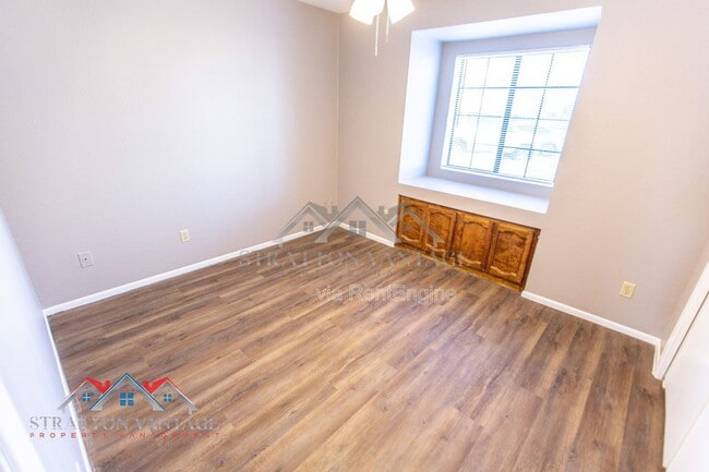 Building Photo - 3749 E Hopi Ave