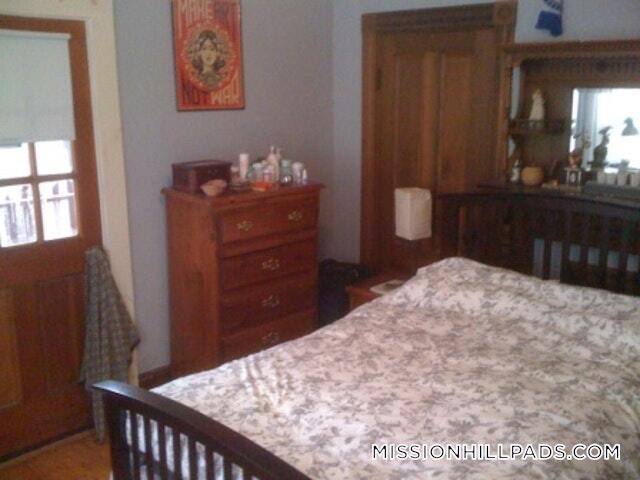 Building Photo - 94 Hillside St