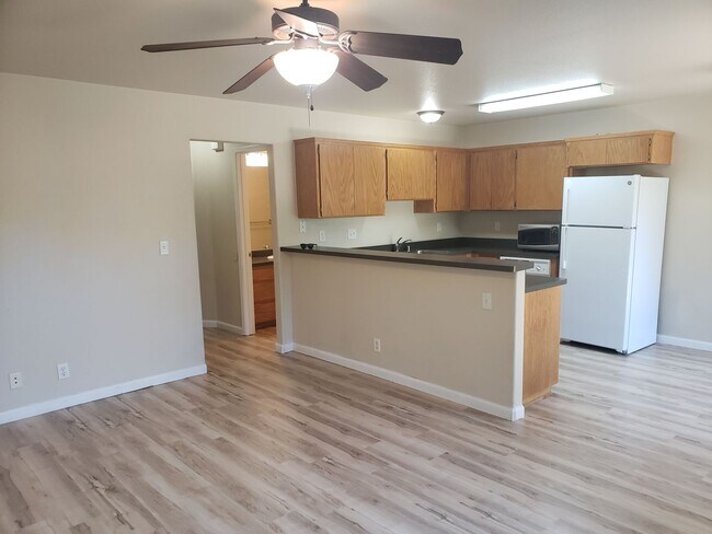 Building Photo - 579 Morgan Dr