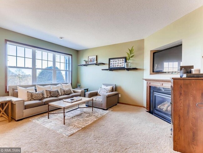 Building Photo - Beautiful 3 Bed/2.5 Bath Townhome in Woodbury- Community Pool! Available Now!