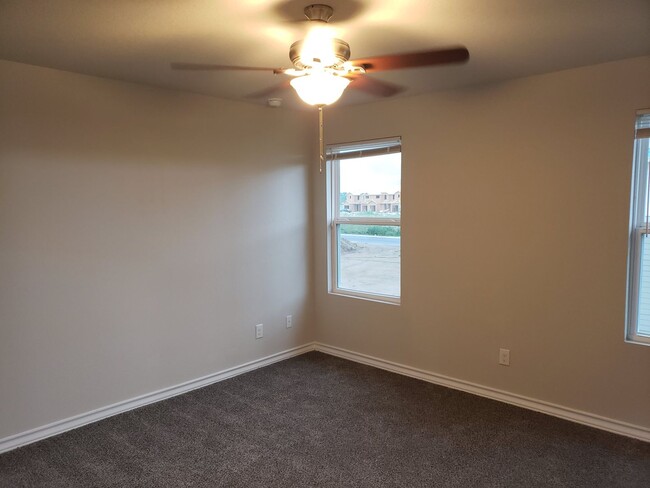 Building Photo - Townhome for rent