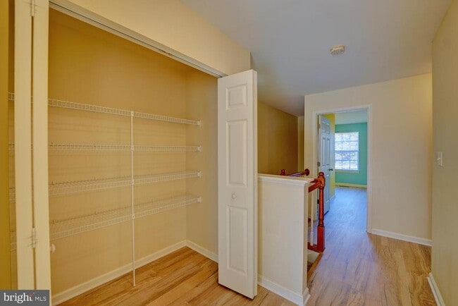 Building Photo - 536 Van Dyke Cir