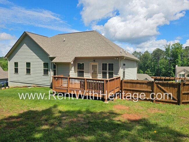 Building Photo - Gorgeous 3 bd / 2 bath / Attention to Deta...