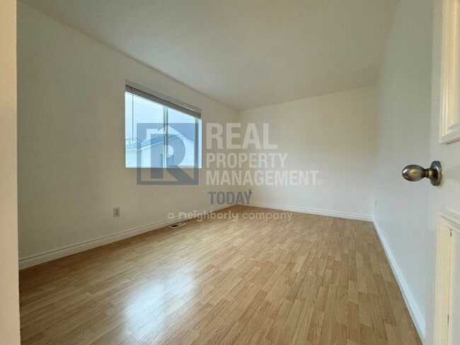 Building Photo - Great 3 Bedroom In South Hill!