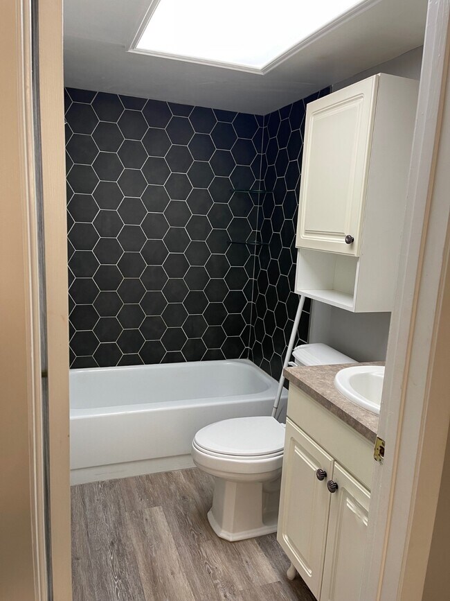 Building Photo - 817 Orchid Springs Dr