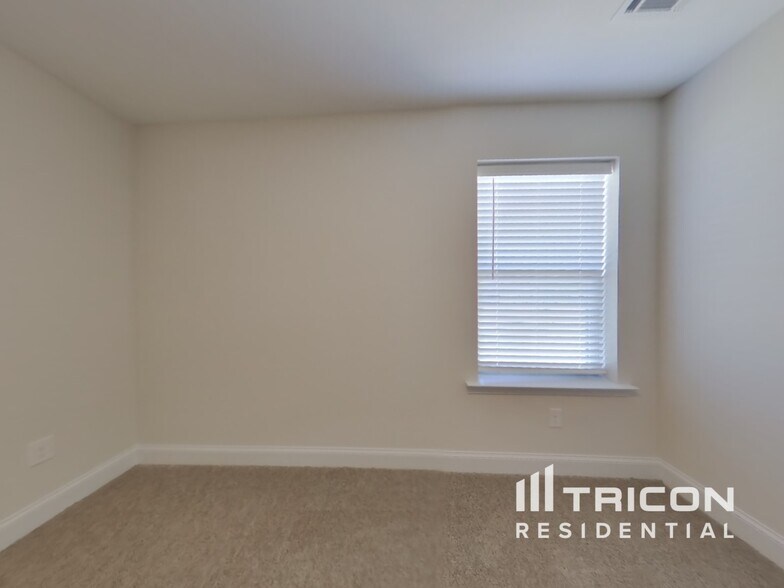 Building Photo - 615 Cantrell Dr