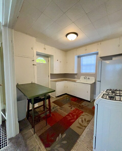 Building Photo - 1411 Portland Ave