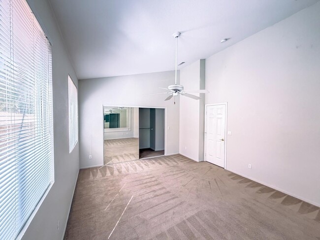 Building Photo - 8043 Shadowvale Dr