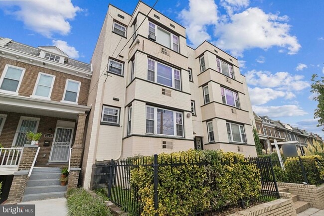Building Photo - 723 Longfellow St NW