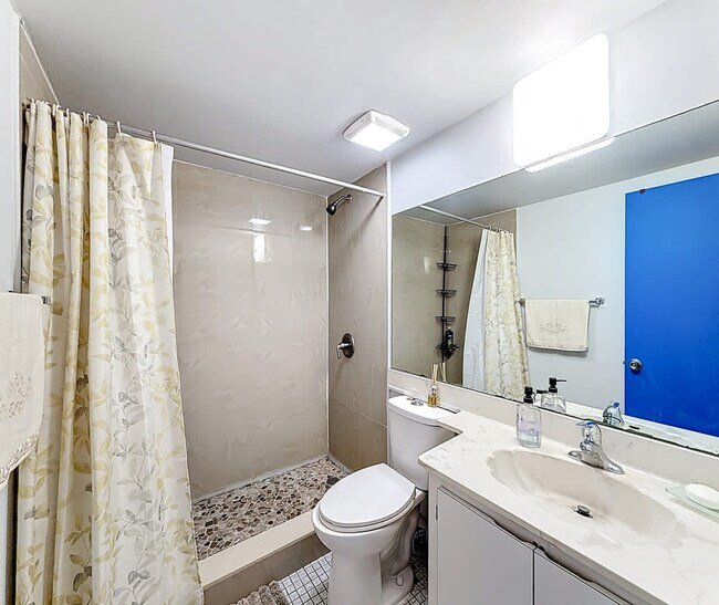 Building Photo - 693 NW 102 Pl