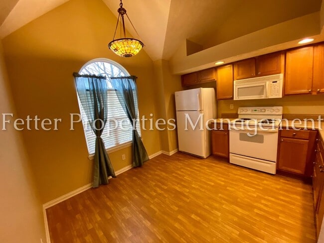 Building Photo - Eastside Evansville!!