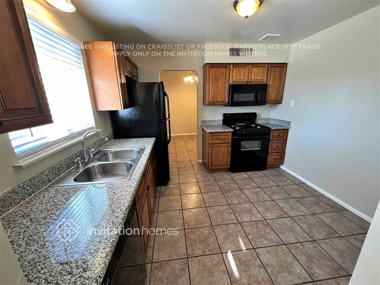 Building Photo - 400 N Sunset Dr