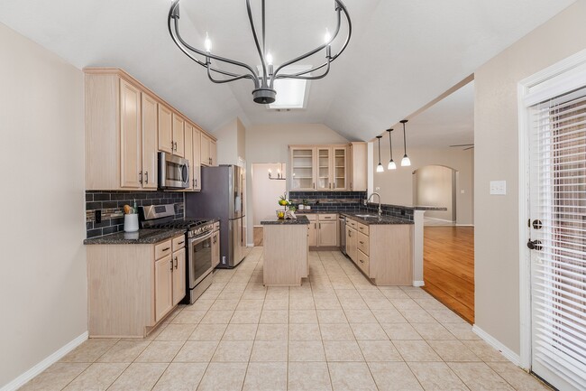 Building Photo - 8015 Sports Haven Dr