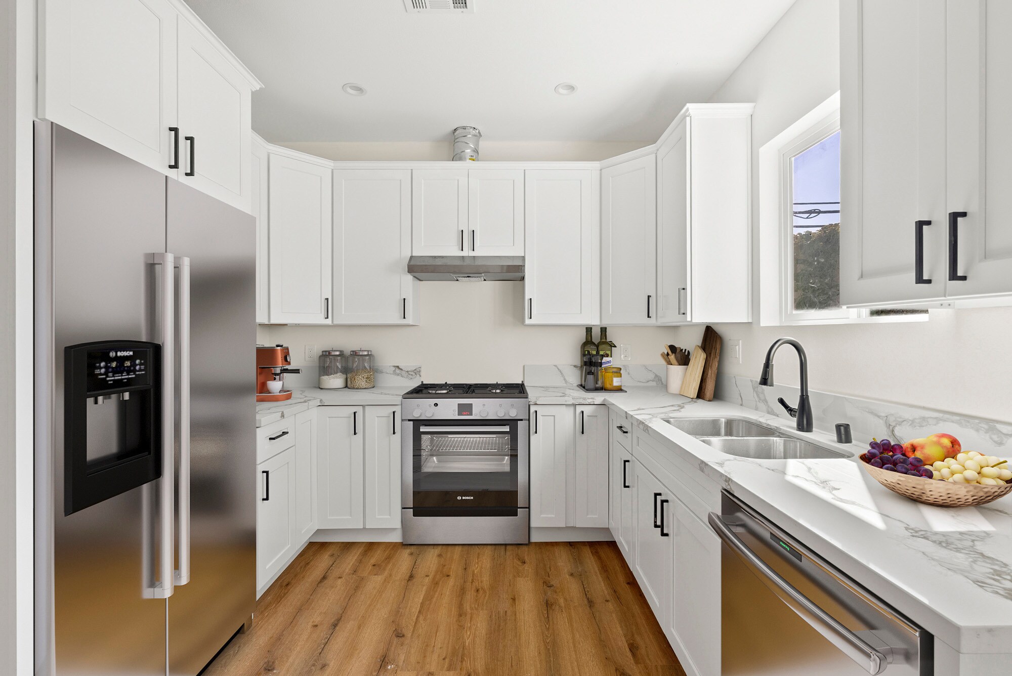 Building Photo - 3043 S Bronson Ave