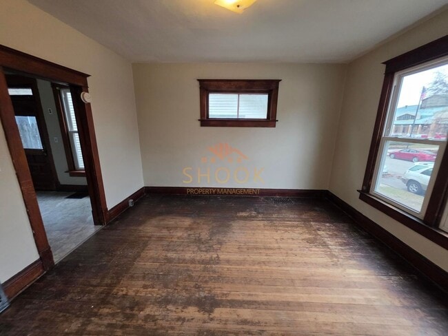 Building Photo - 104 S 7th St