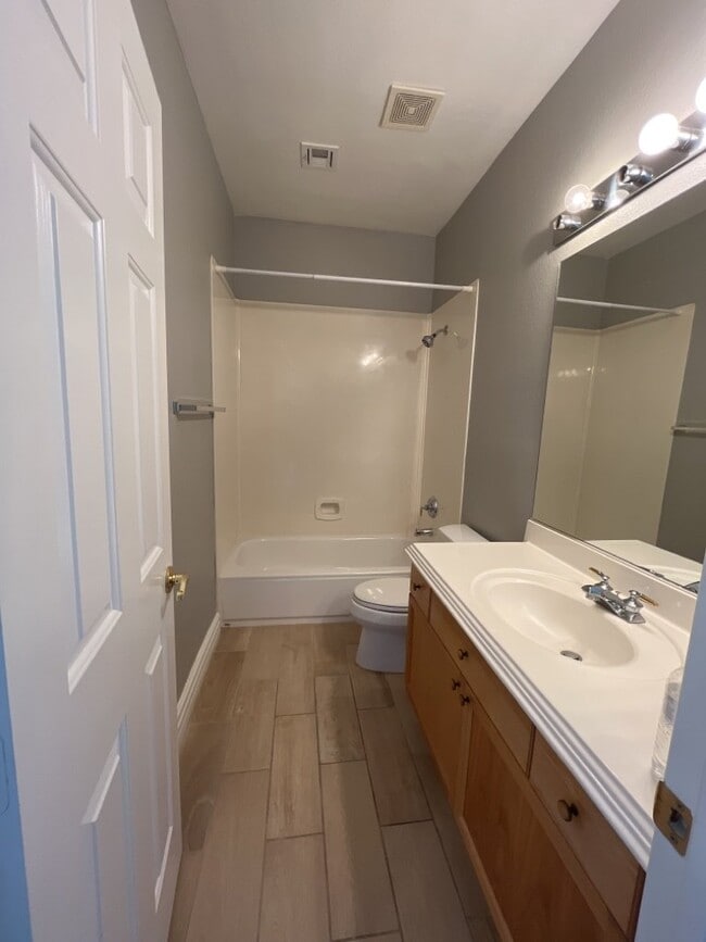 Building Photo - Stunning 2 story, 5-bedroom home in Rhodes Ranch