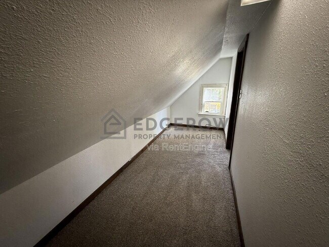 Building Photo - 1029 Tamarack Ave NW