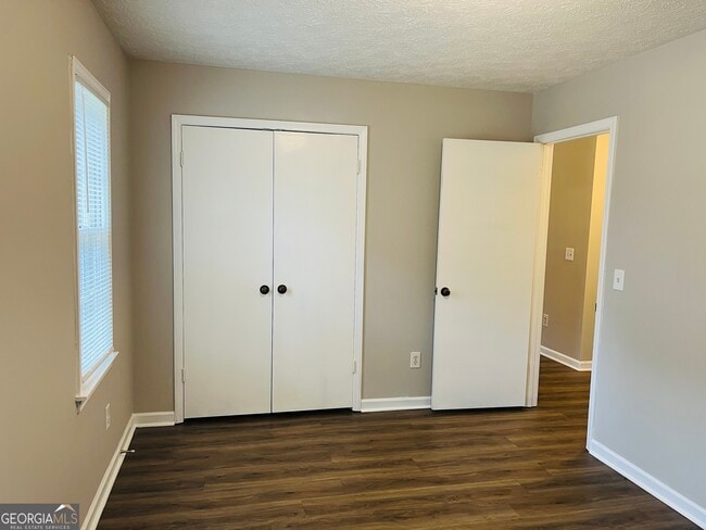 Building Photo - 12 Fredda Ln