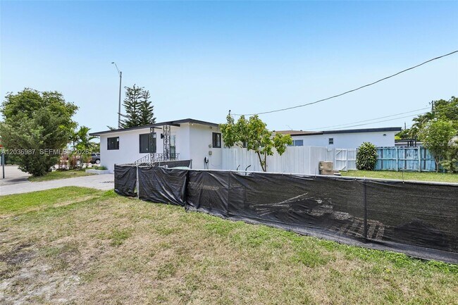 Building Photo - 6595 SW 31st St