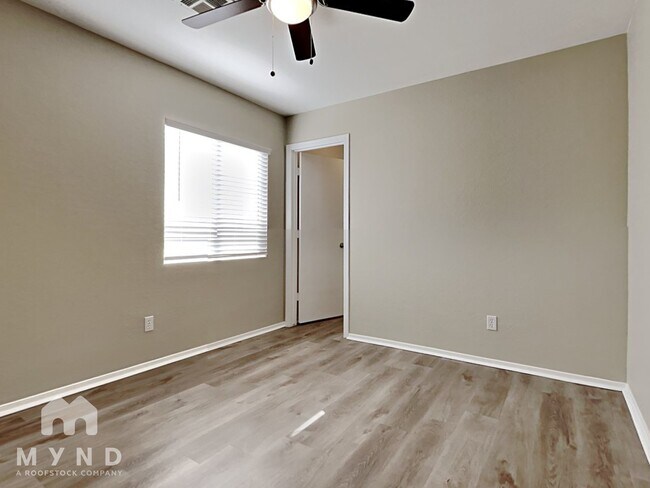 Building Photo - 1426 S 222nd Ln