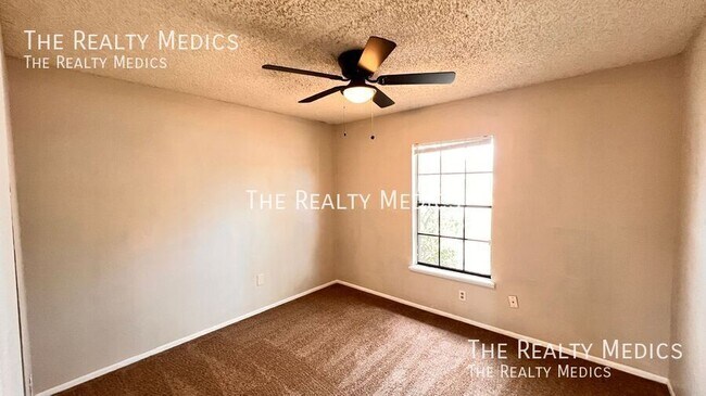 Building Photo - 3257 Dudley Dr