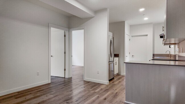 Building Photo - Modern 2BR Apartment in Prime Queen Anne Location