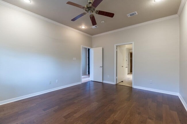 Building Photo - 10907 Legends Ln
