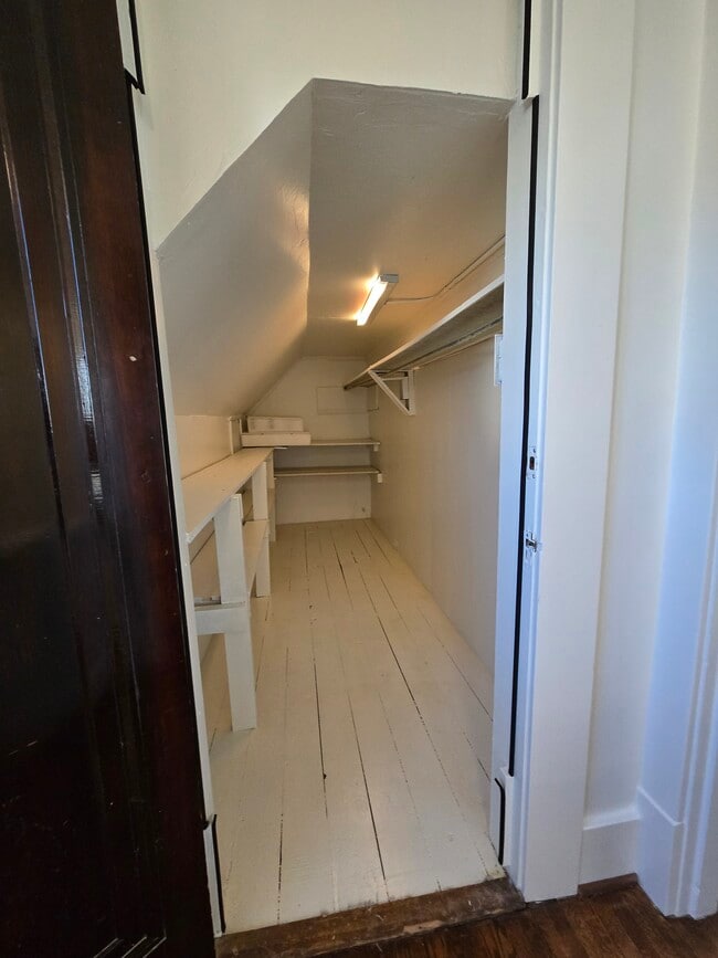 Building Photo - 1514 Sweetbriar Ave