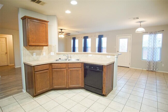 Building Photo - 210 King Ridge Dr