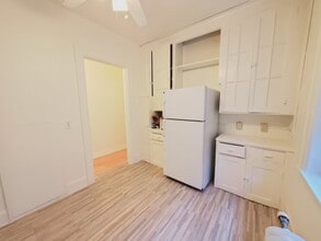 Building Photo - 639 Summer St