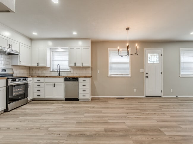 Building Photo - 4967 Princeton Dr